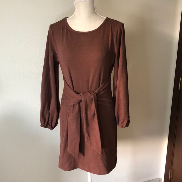 R. vioimos Dresses & Skirts - Cute brown dress with wrap detail in front